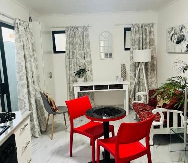 Bloubergstrand Apartment | Self catering one bedroom cottage