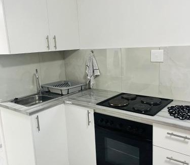Bloubergstrand Apartment | Self catering one bedroom cottage