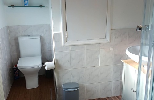 Felpham Apartment | Self-catering studio with king size or Twin beds. Located 10 mins from the beach