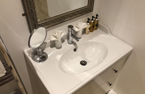 Newton St Loe Apartment | Self Catering Studio Apartment