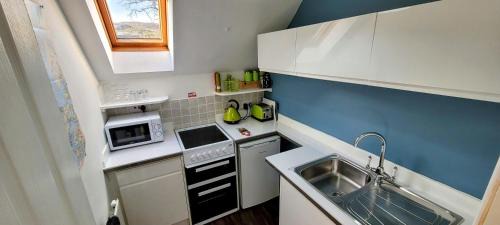 Balmacara Apartment | Self catering upper floor flat at Woodend house