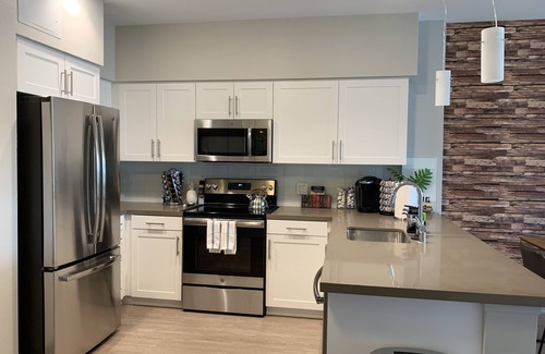 Fullerton Apartment | ✰Self Check in ✰ 100MB Wifi ✰Washer/Dryer✰King Bed