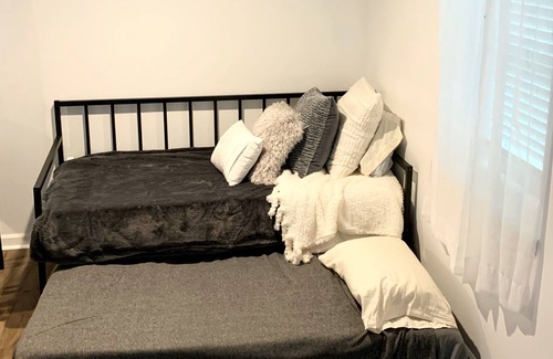 Forest Park House | Self Check-In, Cozy GuestHouse in Morrow