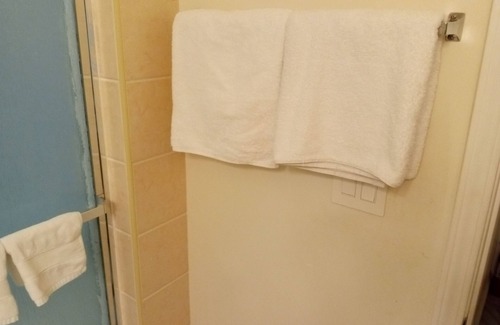 Monrovia House | Self check-in & out private bedroom and private bathroom
