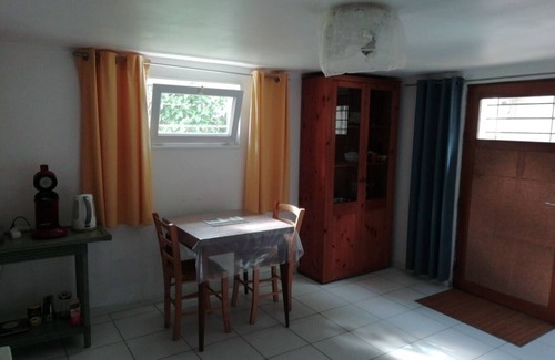 Vulaines-sur-Seine Apartment | Self-contained studio with garden near Fontainbleau