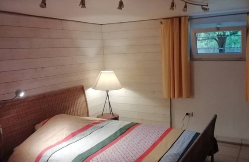 Vulaines-sur-Seine Apartment | Self-contained studio with garden near Fontainbleau