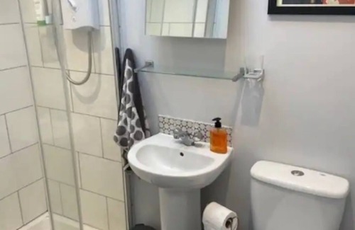 Hove Apartment | Self contained annexe, private parking, own entrance