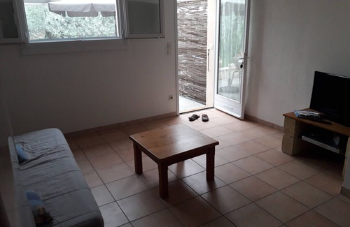 Champtercier Apartment | Self-contained accommodation Sous L'Olivier starting point