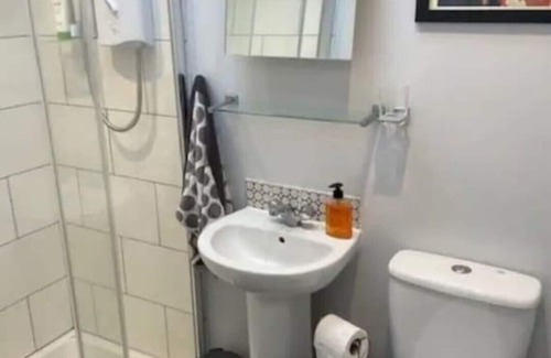 Hove Apartment | Self contained annexe, Hove ParknPrivate parking, own entrance,10 mins Brighton