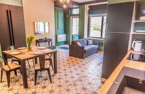 La Gorgue Apartment | Self-contained apartment on the ground floor.