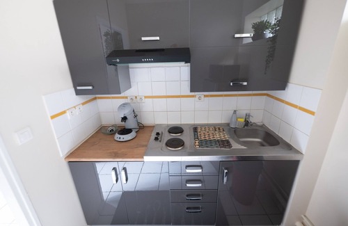 Betheny Apartment | Self-contained apartment, ARENA area, la CARTONNERIE, champagne house.