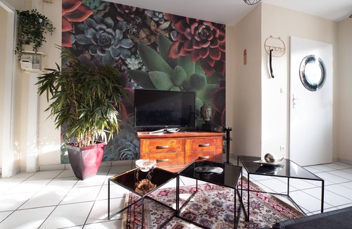 Betheny Apartment | Self-contained apartment, ARENA area, la CARTONNERIE, champagne house.