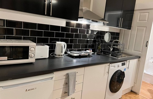 Yeovil Apartment | Self Contained Bedroom with En-Suite & Kitchenette