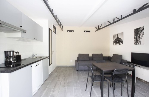 Garches Apartment | Self-contained T4 apartments just outside Paris for 2 families/friends