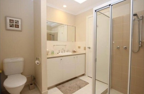Cowes House | Self Contained Unit Close to the Beach