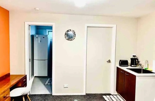 Auckland Apartment | #SelfContainedStudio,private entrance,park at door