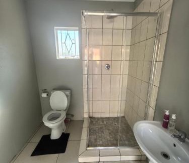Kempton Park House | Selina Guesthouse