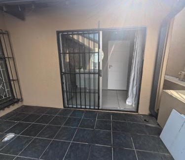 Kempton Park House | Selina Guesthouse