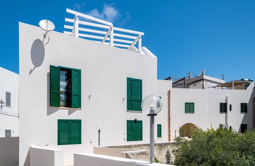 Favignana Apartment | SELINUNTE Apt: Mediterranean-style in the center of Favignana, 300m from Sea