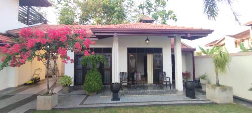 Seeduwa - Katunayake Bed & Breakfast | Sella Villa