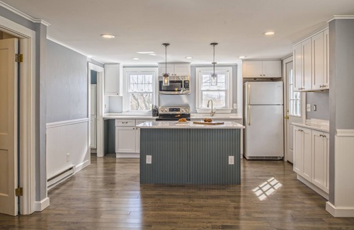 Misquamicut Cottage | Sells Out Every Summer-Walking Distance to Fire District Beaches!