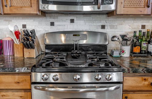 Peoria House | Semi Custom Upgraded Home Amenities Galore. Close to Superbowl, Phoenix Open