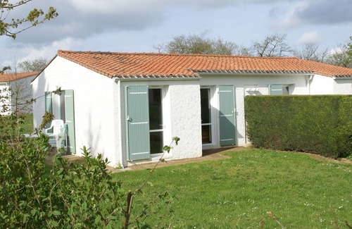 Chantonnay Apartment | Semi-detached bungalow with microwave, in the great Vendée