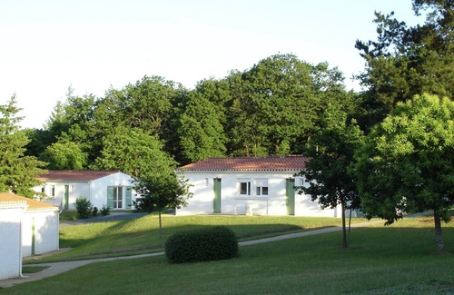 Chantonnay Apartment | Semi-detached bungalow with microwave, in the great Vendée