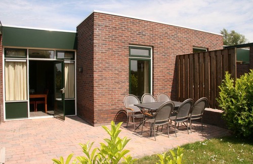 Terwolde House | Semi-detached bungalow for 12 people, fully equipped.
