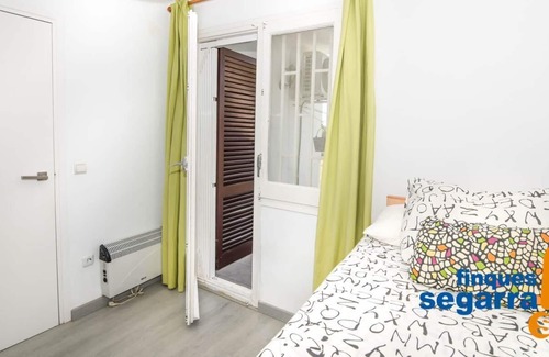 El Roc de Sant Gaieta House | Semi-detached house with private pool, 10 minutes from Roc de St. Gaietà