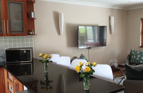 Tokai House | Semi-detached Town House with 3 bedrooms, 2.5 bathrooms, lounge and patio