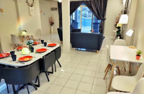 Sungai Dua House | Semi-Detached, Up to 21 Pax, 4 Bedrooms, 3 Bathrooms, 4 Car Parks by Star Home