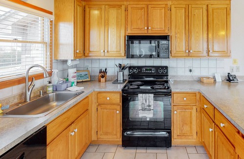 Avon House | SEMI-OCEANFRONT-5 BR, 3 Full & 1 Half Bath-just two lots from the beach walkway