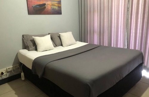 Greater Johannesburg Metropolitan Area Apartment | Semi-Smart Sandton Apartment