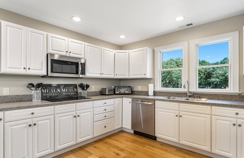 Corolla House | Semi-Soundfront Elegance w/Pool & Hot Tub