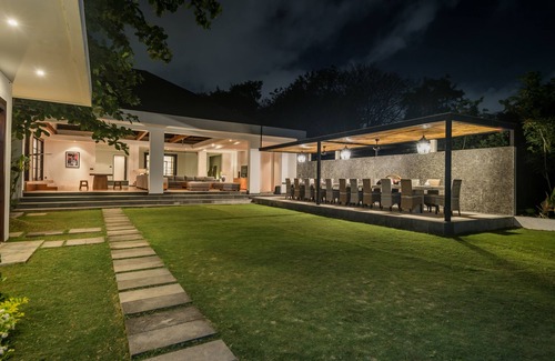 Dyanapura Villa | Seminyak, Large Groups, 11 Bdr/14 beds,Near Beach