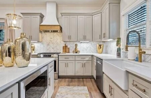 Bolton House | Send-Off Suite for College Parents | King Bd