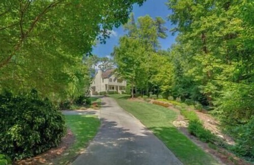 Bolton House | Send-Off Suite for College Parents | King Bd
