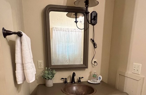 Tellico Plains Cottage | Seneca Cottage is nestled in the Cherokee National Forest
