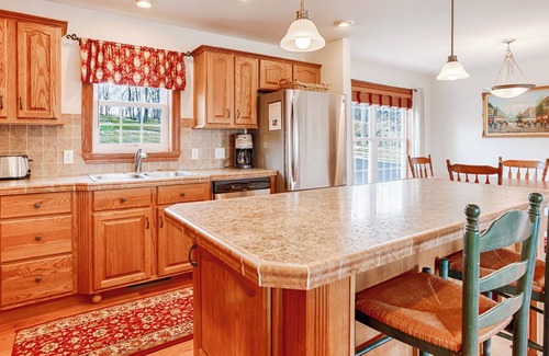 Town of Benton Cottage | Seneca Manor: "Right Along Seneca Lake Wine Trail - Near Geneva!"