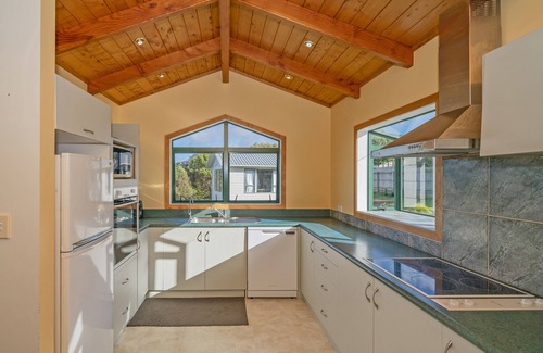 Whitianga House | Sensational on Centennial - Whitianga Holiday Home