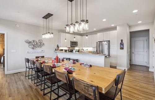 Gatlinburg Cabin | Sensational View: Gatlinburg's Best View! Gorgeous Custom Home Minutes from Town
