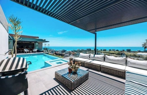 Green Point Villa | Sensational Views from Springbok Rd in Cape Town