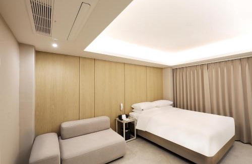 Yeoksam Hotel | Seoul Inn Hotel by The Designers