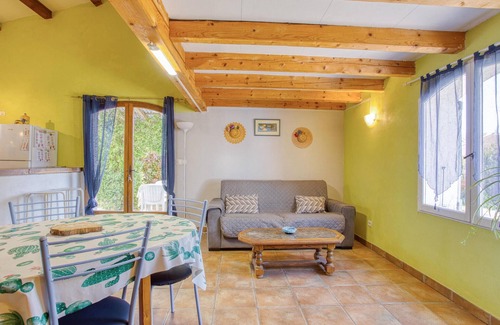 Le Luc Apartment | Separate and comfortably furnished vacation apartment in the owner's house.