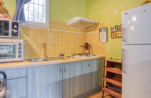 Le Luc Apartment | Separate and comfortably furnished vacation apartment in the owner's house.