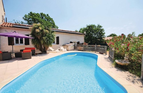 Le Luc Apartment | Separate and comfortably furnished vacation apartment in the owner's house.