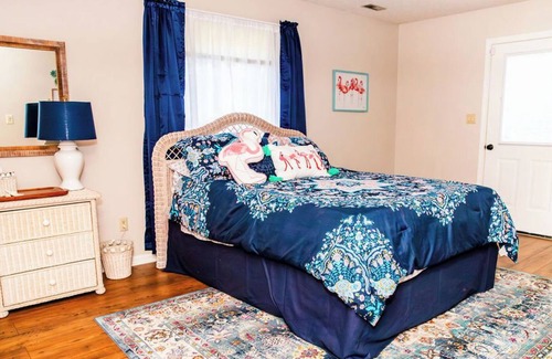Elizabeth City Apartment | Separate Apartment in Beautiful Historic Riverside Neighborhood. Pets welcome!