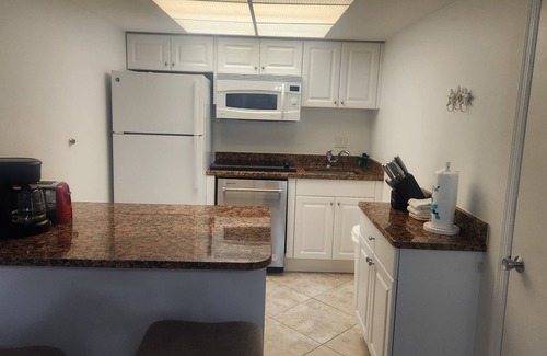 Vanderbilt Beach Condo | Sept 27-Oct4 ONLY. Vanderbilt Beach Naples FL. Walk to The Turtle Club.