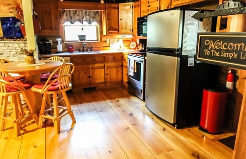 Todd Cabin | Sept Nights -Soak in Your Private HotTub Under the Stars @CreeksideSerenade